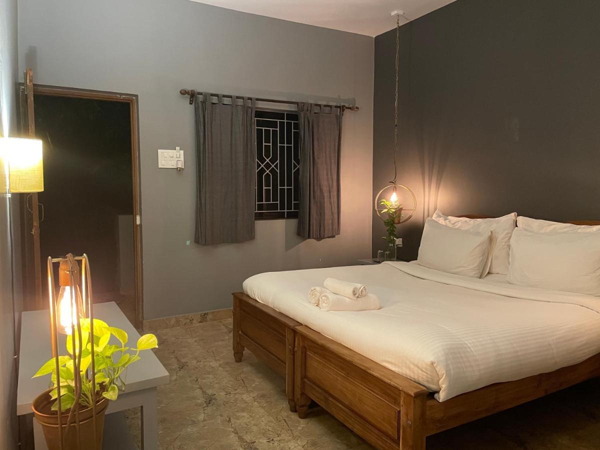 Tien B&B & Bistro Vagator Exteriör bild