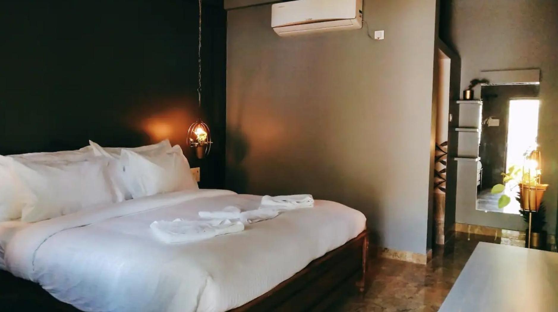 Tien B&B & Bistro Vagator Exteriör bild