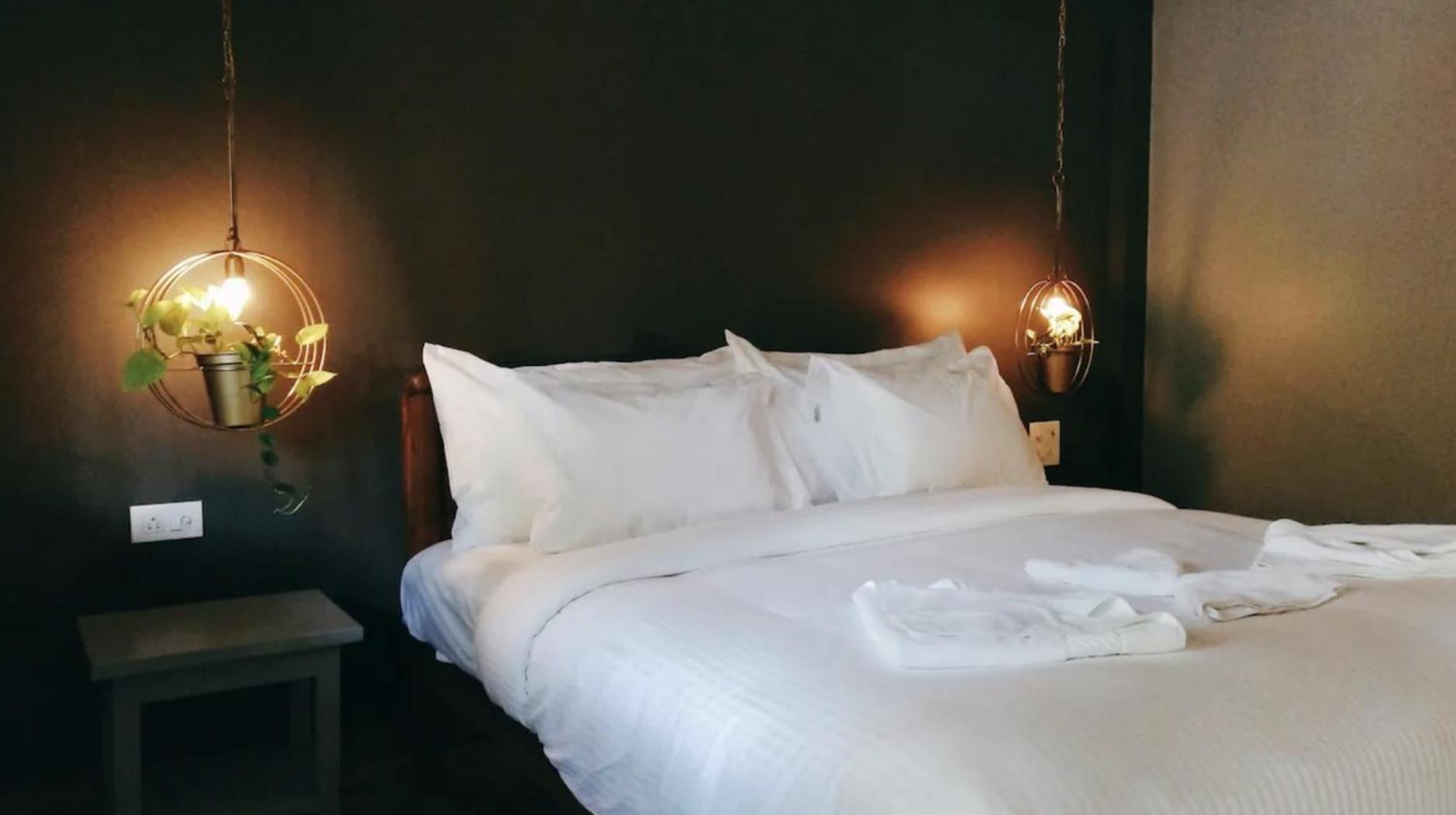 Tien B&B & Bistro Vagator Exteriör bild