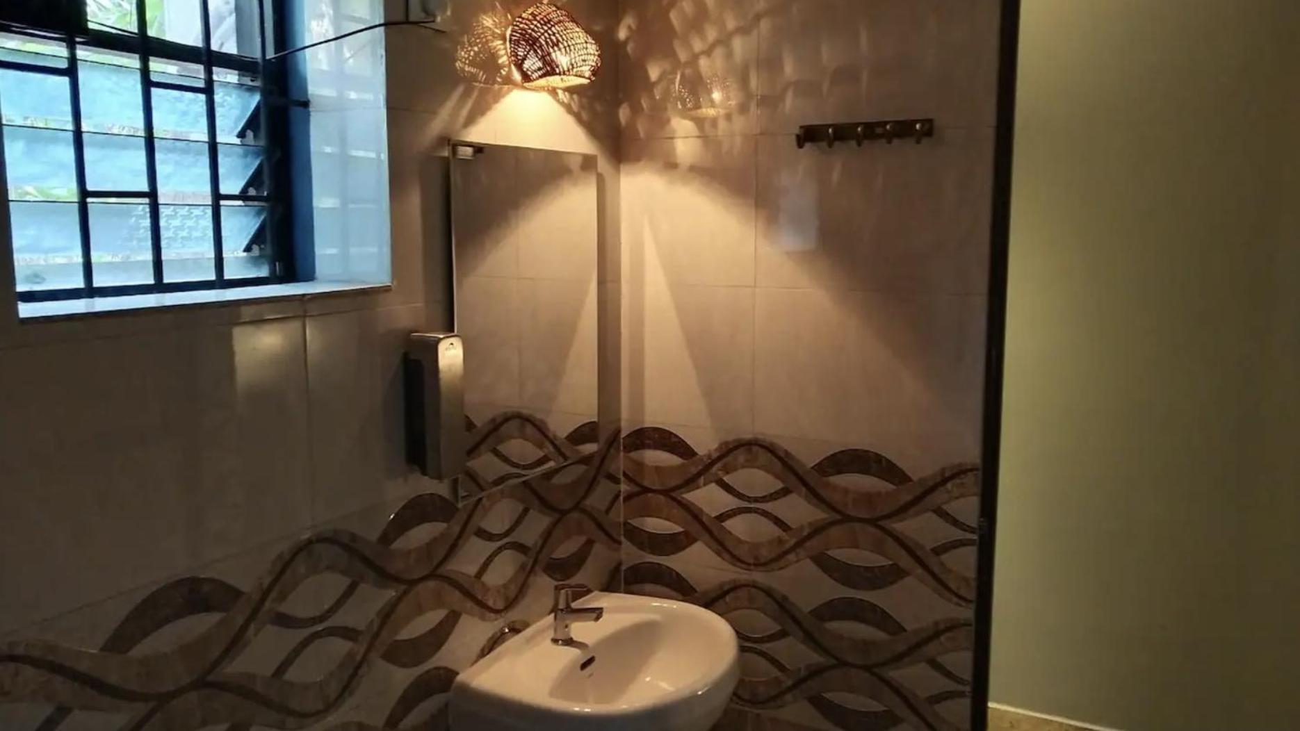 Tien B&B & Bistro Vagator Exteriör bild